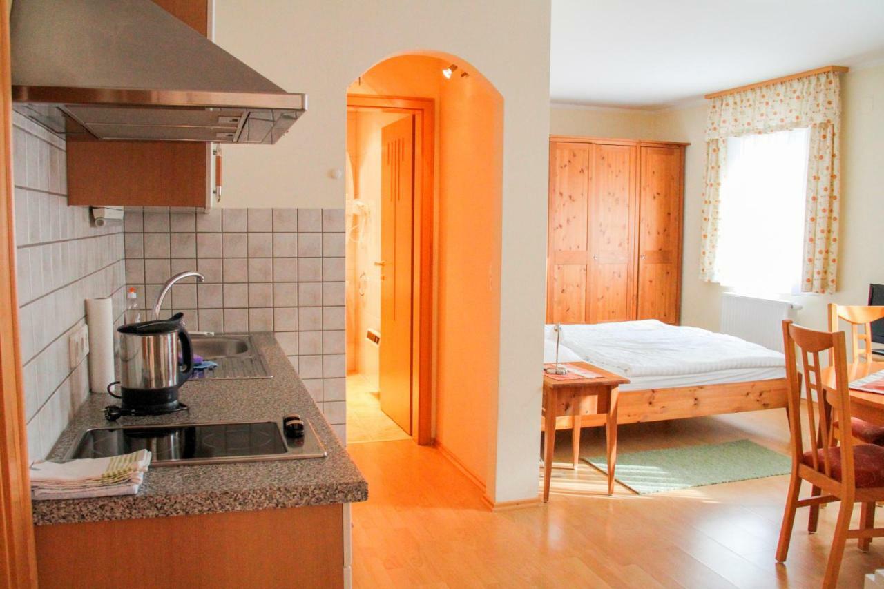 Haus Lenz Ferienwohnungen - Fam Ostermann Пухберг ам Шнееберг Екстериор снимка