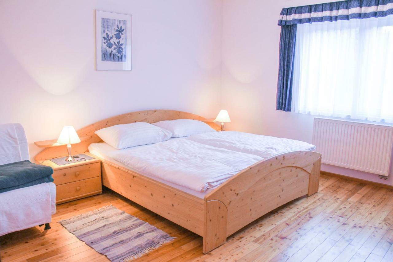 Haus Lenz Ferienwohnungen - Fam Ostermann Пухберг ам Шнееберг Екстериор снимка